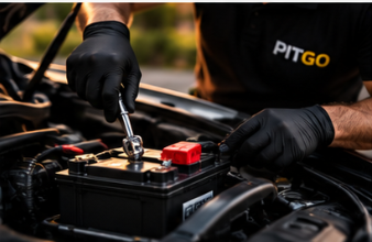 Batterieservice am Auto